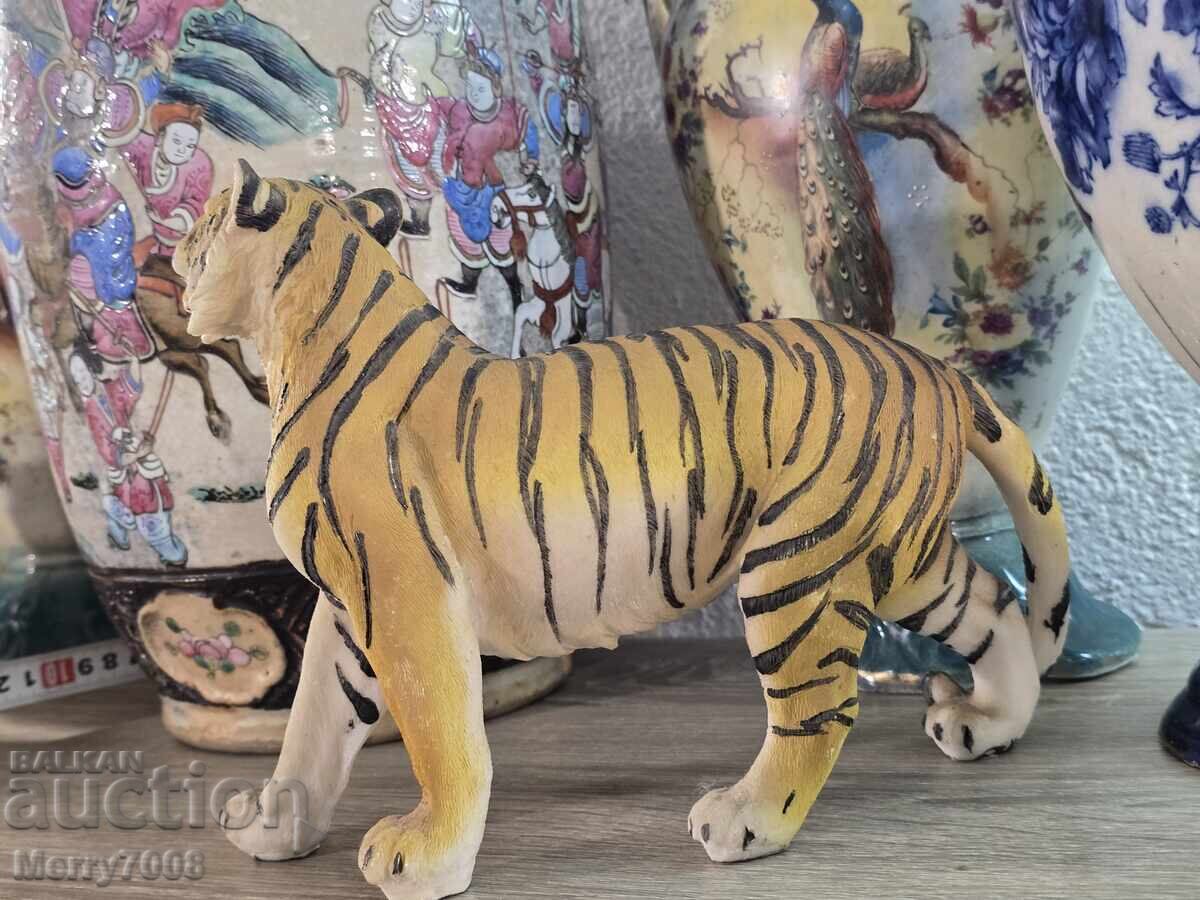 Impressive collectible tiger figure! - 5 Impressive collectible tiger figure! - 5