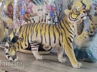 Impresionantă figurină de colecție reprezentând un tigru!