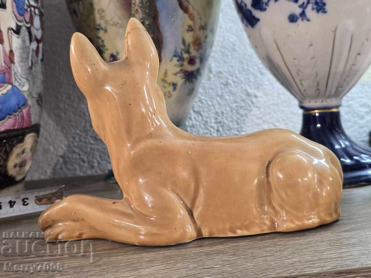 Vă prezint o figurină din porțelan reprezentând un câine! cu preț € 7.00 | 13.69 BGN Vă prezint o figurină din porțelan reprezentând un câine! cu preț € 7.00 | 13.69 BGN