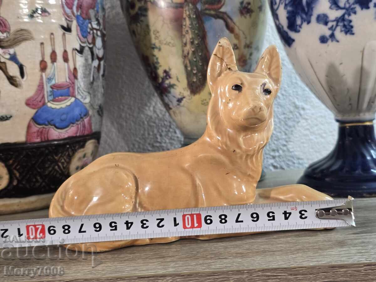 Licitație Vă prezint o figurină din porțelan reprezentând un câine! Licitație Vă prezint o figurină din porțelan reprezentând un câine!