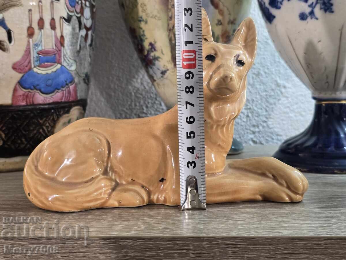 Livrarea Vă prezint o figurină din porțelan reprezentând un câine! Livrarea Vă prezint o figurină din porțelan reprezentând un câine!