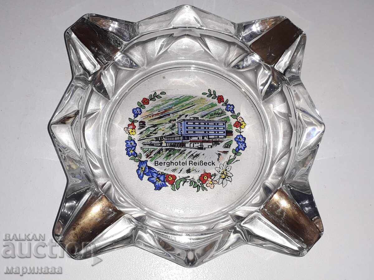 SCRUMIERĂ VECHE. STICLĂ, POZITURĂ SCRUMIERĂ VECHE. STICLĂ, POZITURĂ