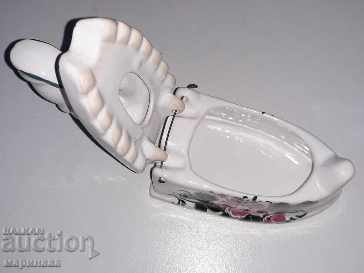 Livrarea FIGURA. CERAMICĂ Livrarea FIGURA. CERAMICĂ