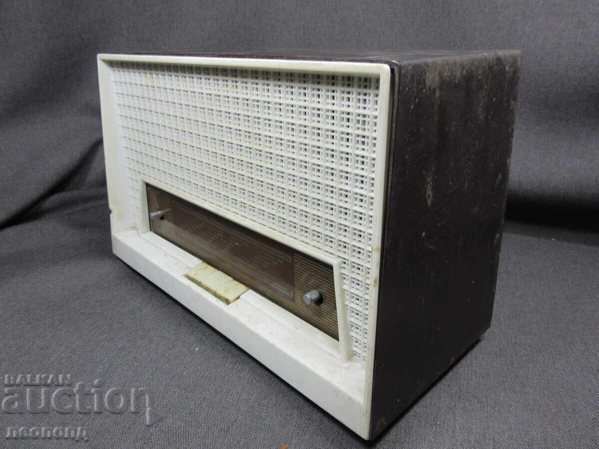 RADIO CU LAMPI MAESTRO RETRO SOC NRB STAR BZC cu preț € 4.50 | 8.80 BGN