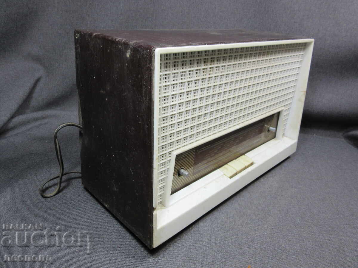 Licitație RADIO CU LAMPI MAESTRO RETRO SOC NRB STAR BZC