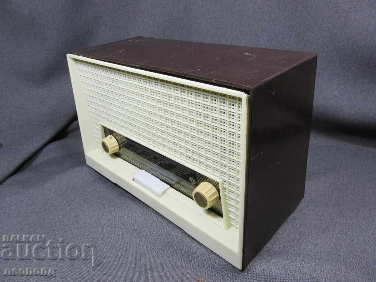 RADIO CU LAMPI MAESTRO RETRO SOC NRB STAR BZC cu preț € 6.50 | 12.71 BGN RADIO CU LAMPI MAESTRO RETRO SOC NRB STAR BZC cu preț € 6.50 | 12.71 BGN