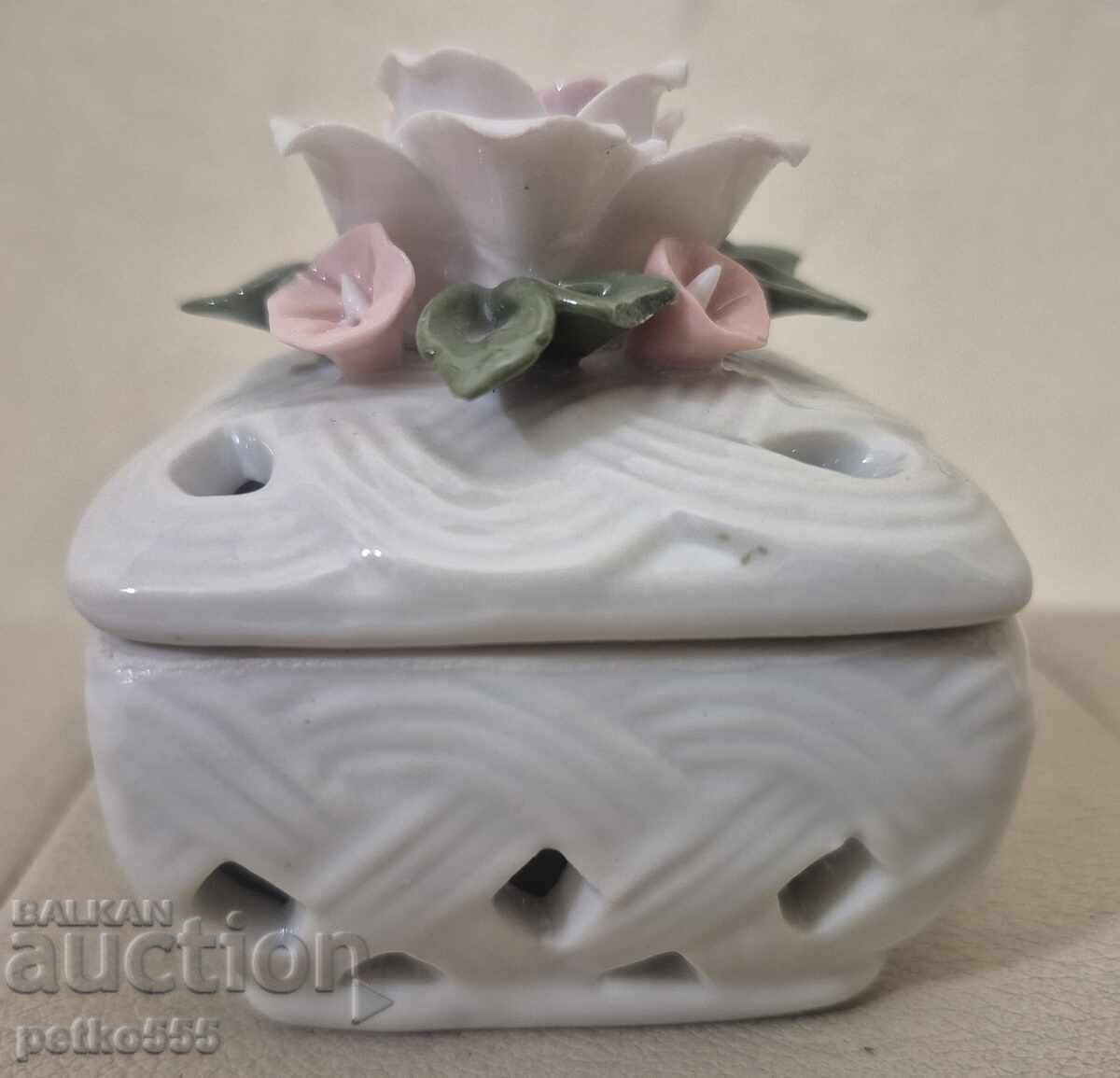 Porcelain box with price € 5.00 | 9.78 BGN Porcelain box with price € 5.00 | 9.78 BGN