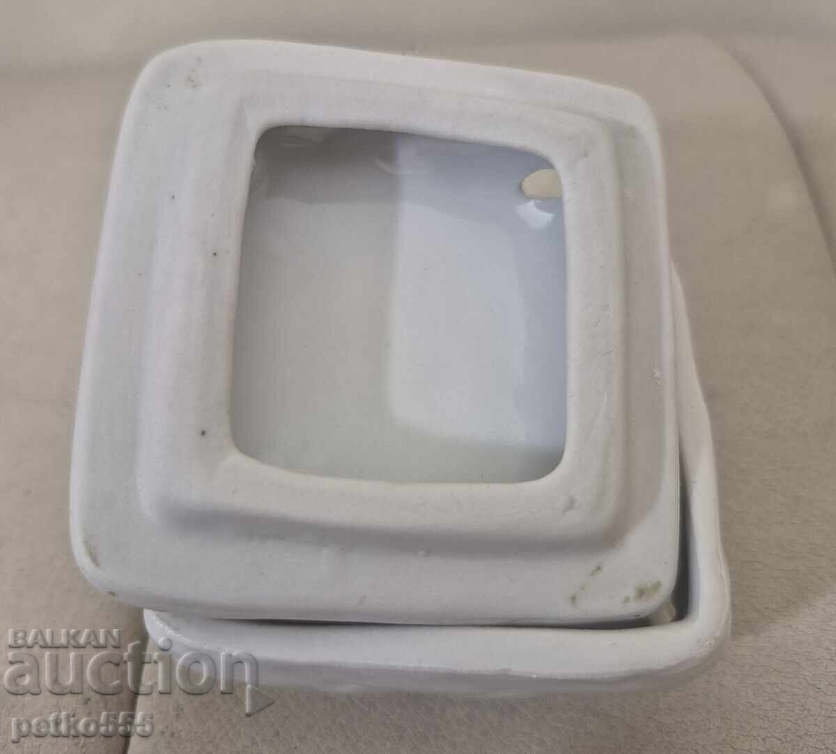 Auction Porcelain box Auction Porcelain box