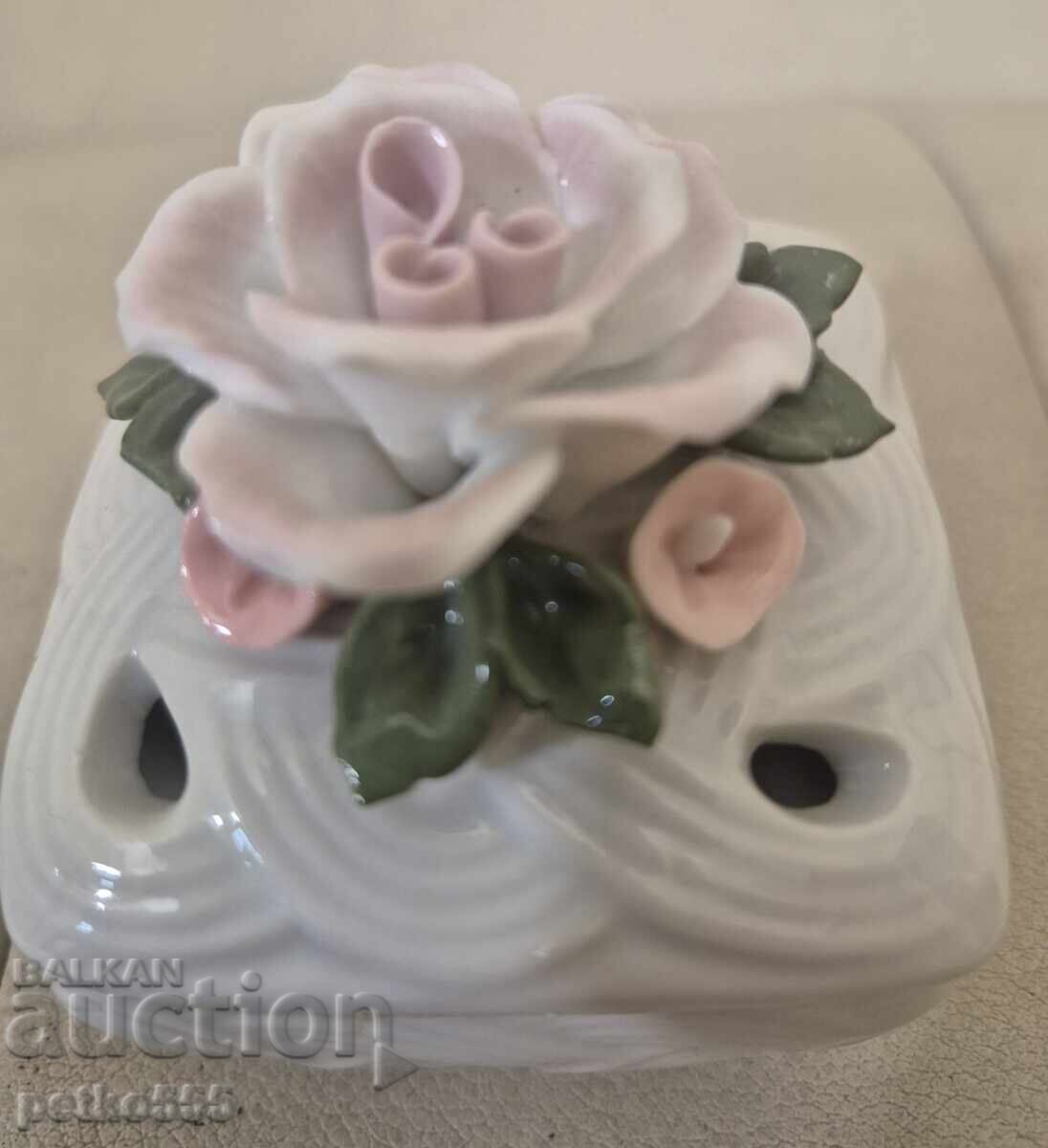 Delivery of Porcelain box Delivery of Porcelain box