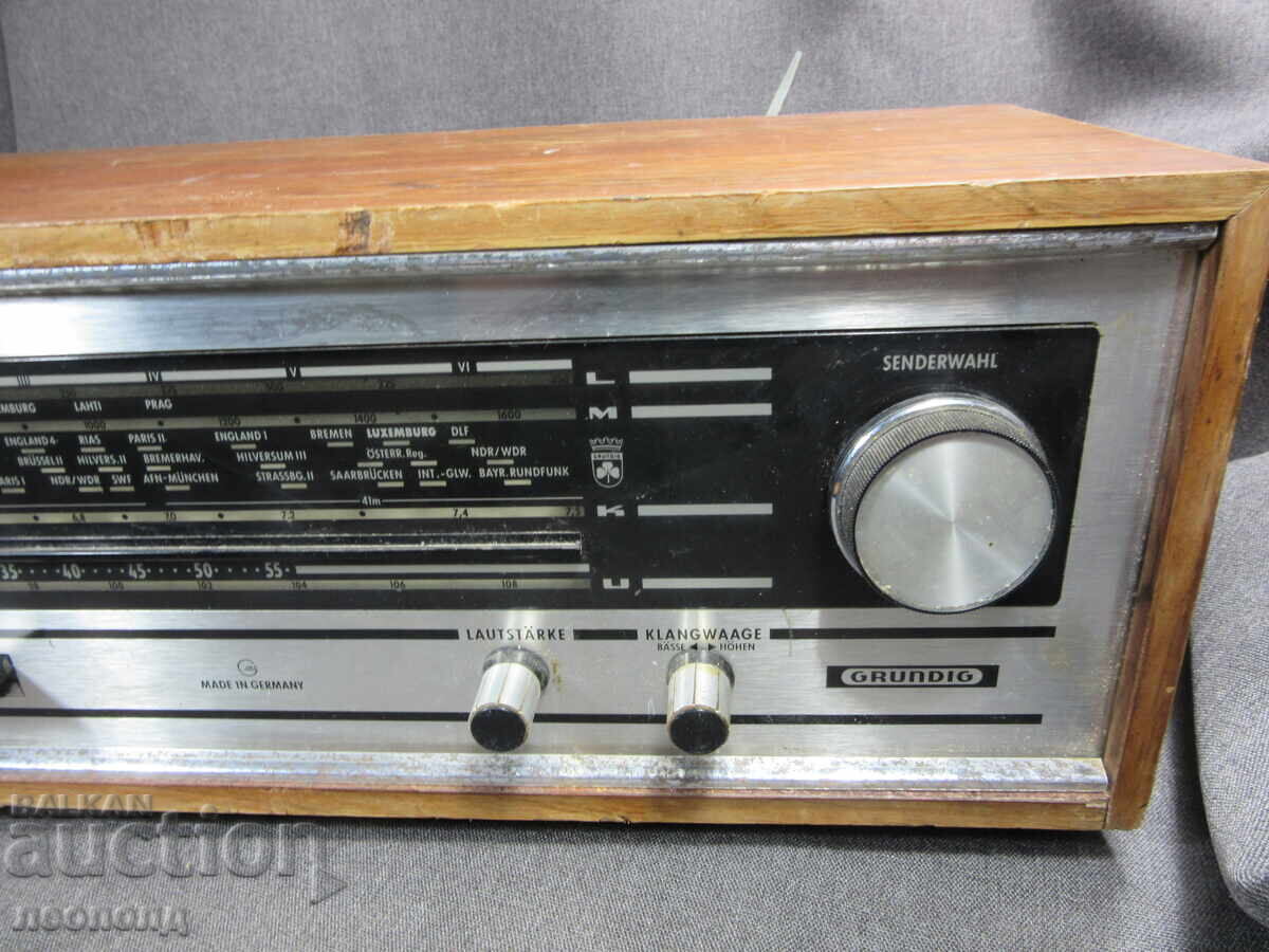 BZC VECHI RETRO TRANSISTOR GRUNDIG RADIO cu preț € 16.00 | 31.29 BGN BZC VECHI RETRO TRANSISTOR GRUNDIG RADIO cu preț € 16.00 | 31.29 BGN