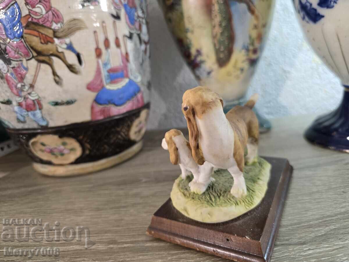 Licitație Compoziție fermecătoare înfățișând o pereche de basset hounds !!!
