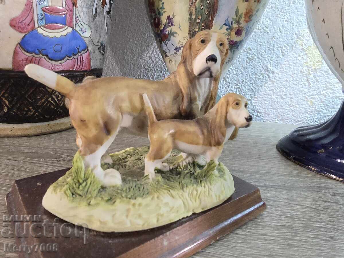 Charming composition depicting a pair of Basset Hounds !!!