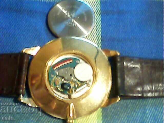 Ceas placat cu aur, funcționează, nu are baterie cu preț € 10.00 | 19.56 BGN