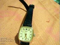 Σταρ όμορφο γυναικείο δαμασκηνό μηχανικό ρολόι λειτουργεί