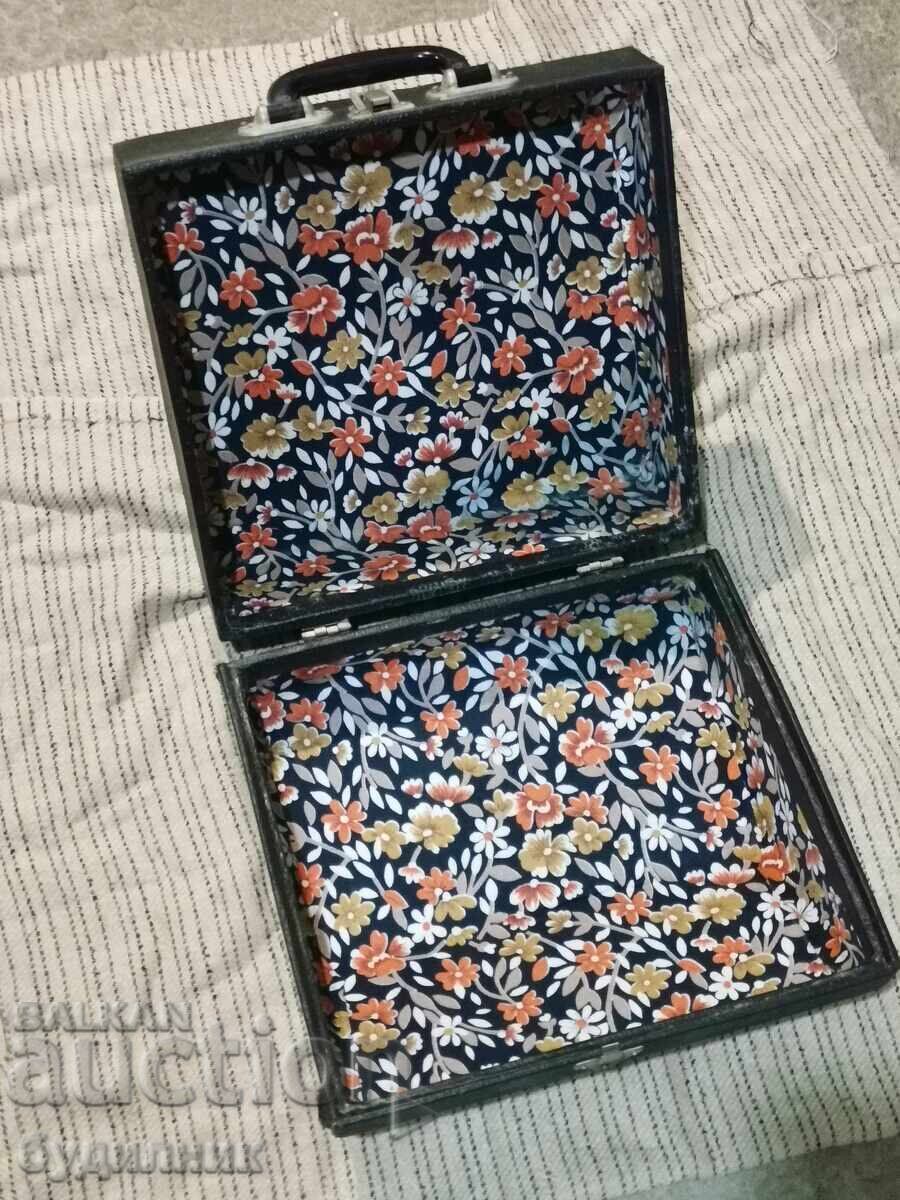 Delivery of Accordion case. Dimensions in the photos. Sale. BZC. Pu