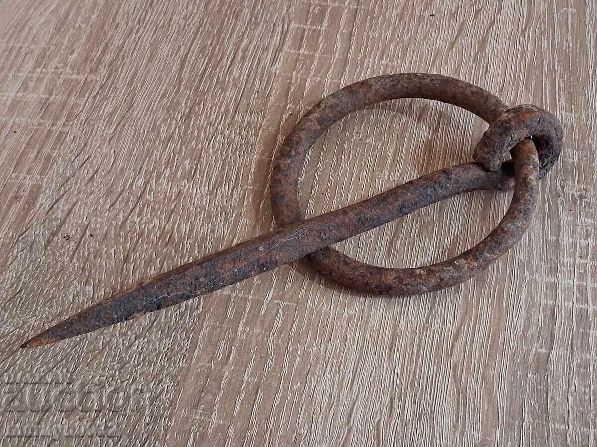 Veche piesă de închidere forjată cu verigă pentru lacăt, fier forjat cu preț € 14.03 | 27.44 BGN