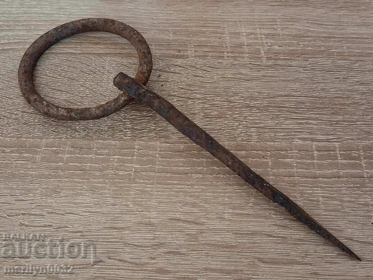 Veche piesă de închidere forjată cu verigă pentru lacăt, fier forjat