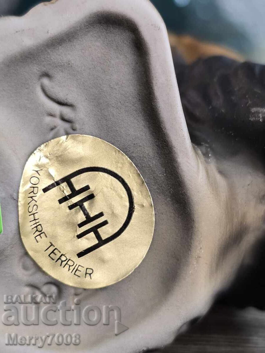 Figurină de colecție din porțelan reprezentând un Yorkshire Terrier! cu preț € 15.00 | 29.34 BGN Figurină de colecție din porțelan reprezentând un Yorkshire Terrier! cu preț € 15.00 | 29.34 BGN