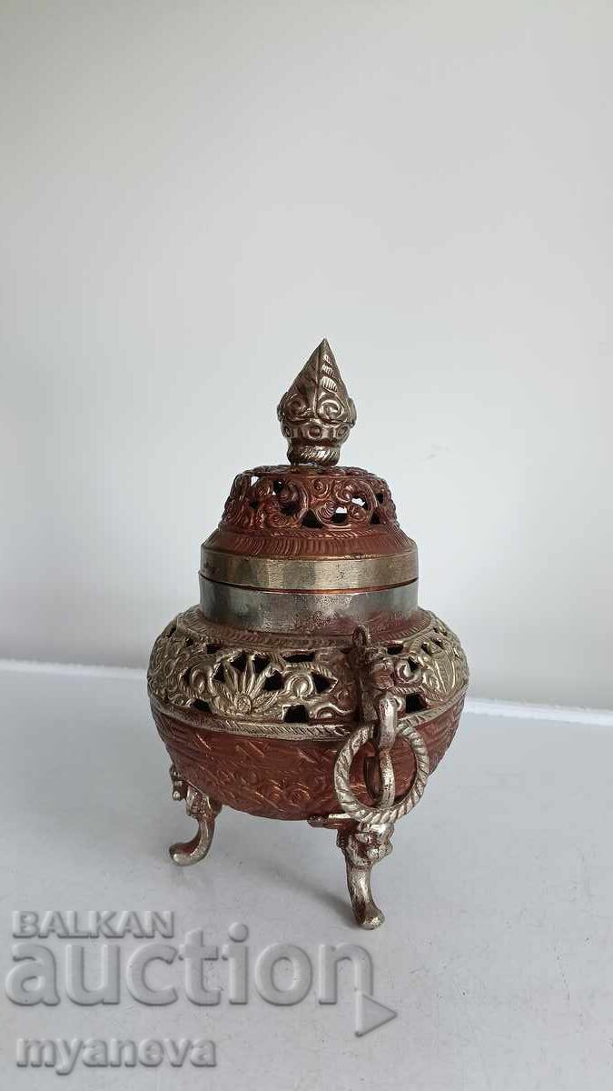 Аукцион Тибетска , антична кадилница (съд за тамян)