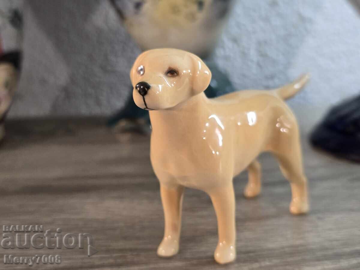 Livrarea Figurină de colecție din porțelan reprezentând un labrador - Beswick ! Livrarea Figurină de colecție din porțelan reprezentând un labrador - Beswick !