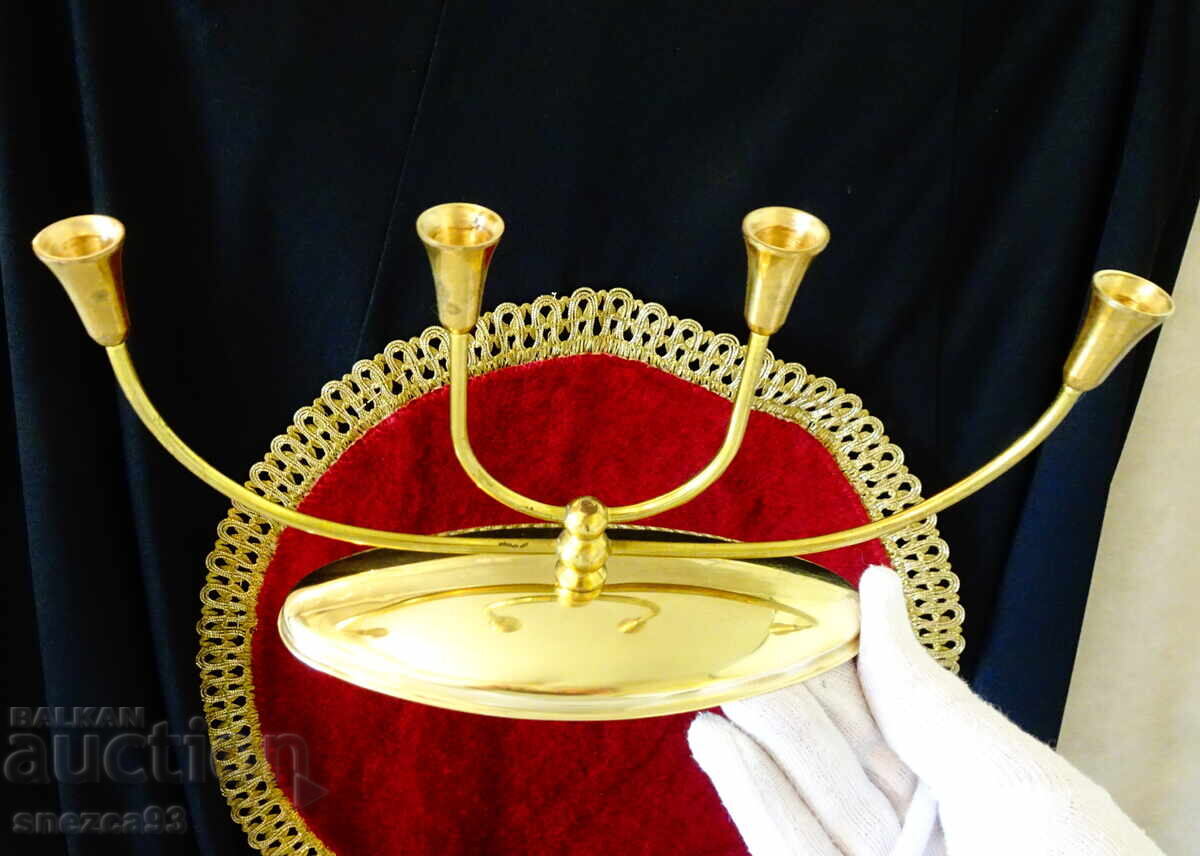 Licitație Sfeșnic cu patru brațe din alamă aurită Licitație Sfeșnic cu patru brațe din alamă aurită