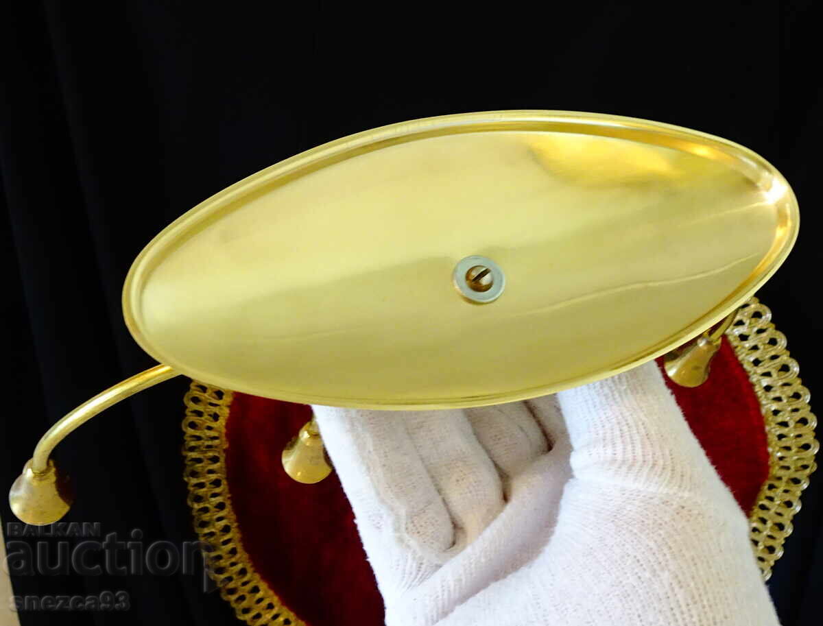 Livrarea Sfeșnic cu patru brațe din alamă aurită Livrarea Sfeșnic cu patru brațe din alamă aurită