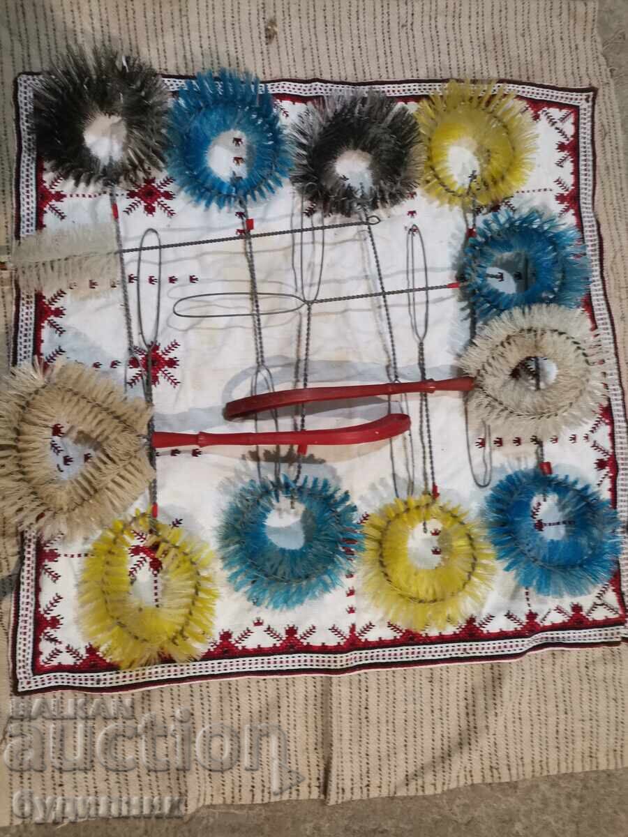 Licitație 12 bucăți. Pensule. Lichidare. Preț de pornire 1 leu. Lansez peste 100 de licitații