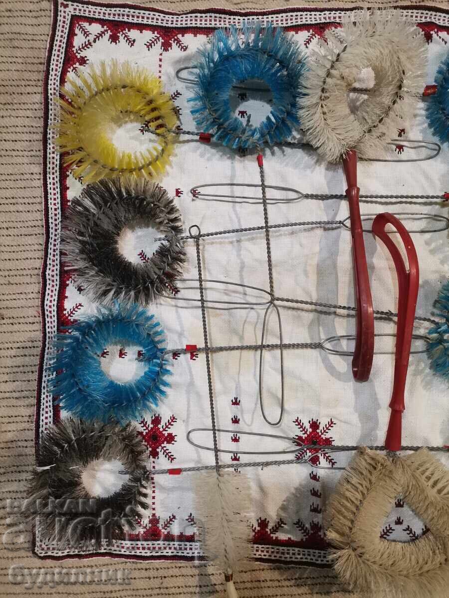 Livrarea 12 bucăți. Pensule. Lichidare. Preț de pornire 1 leu. Lansez peste 100 de licitații