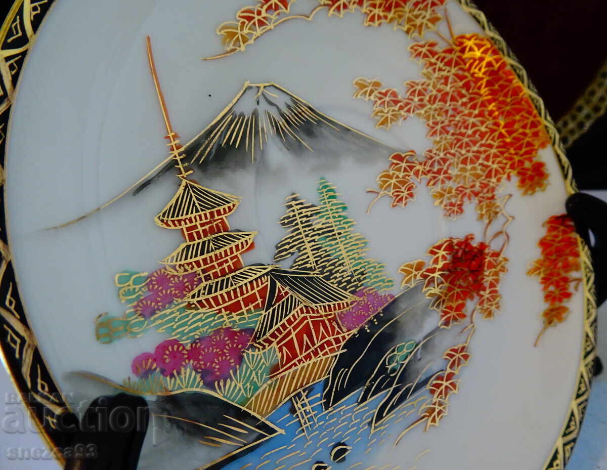 Auction  Satsuma Kazan Japanese bone china plate, gold