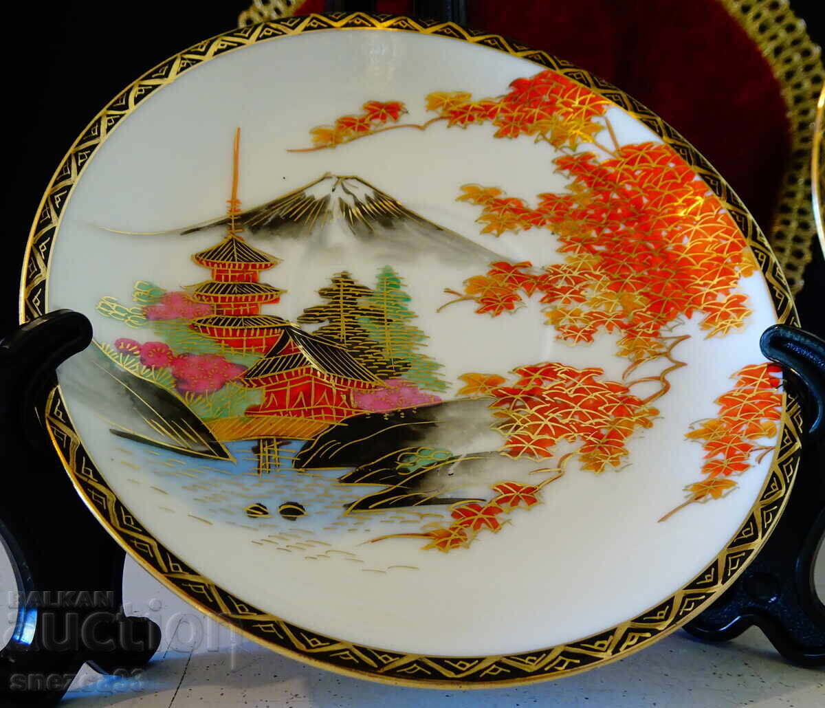 Delivery of Satsuma Kazan Japanese bone china plate, gold