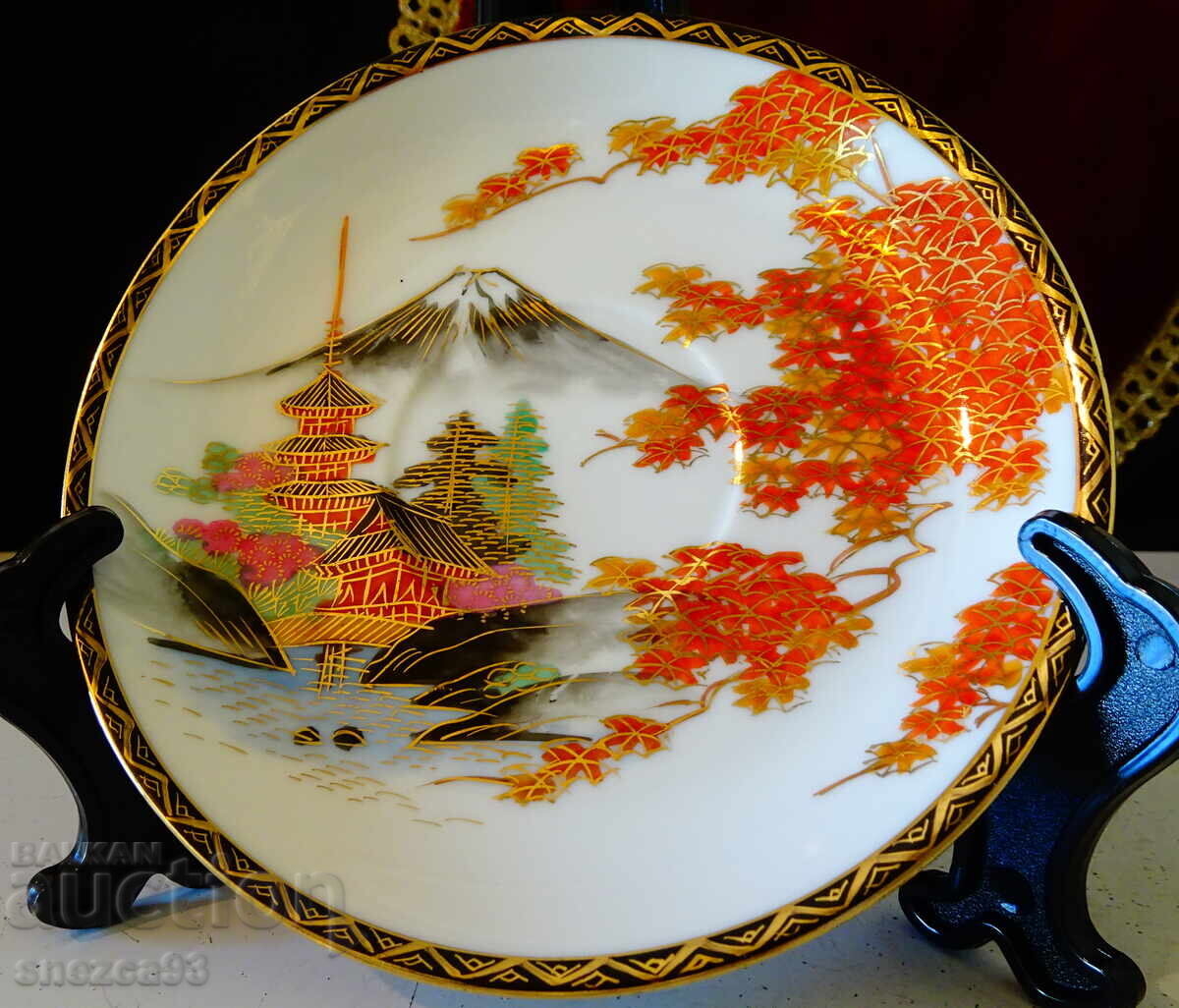 Satsuma Kazan Japanese bone china plate, gold