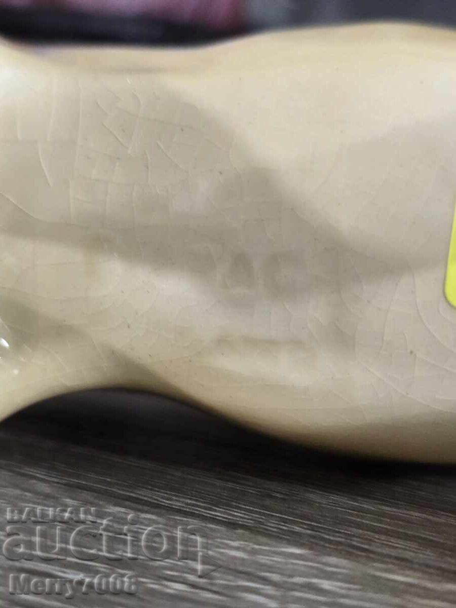 Delivery of Exquisite porcelain Labrador figurine!