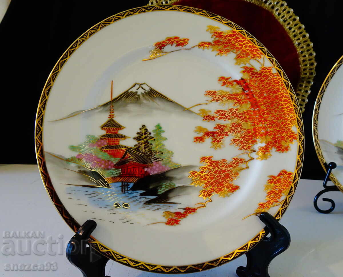 Satsuma Kazan Japanese porcelain plate 20 cm., gold Satsuma Kazan Japanese porcelain plate 20 cm., gold