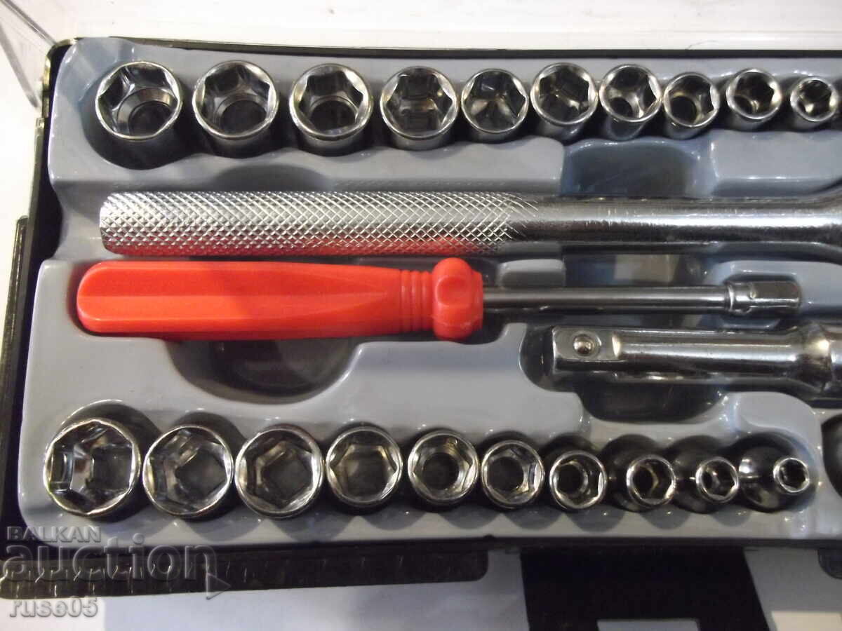 Delivery of "TOOL KIT" set with tools