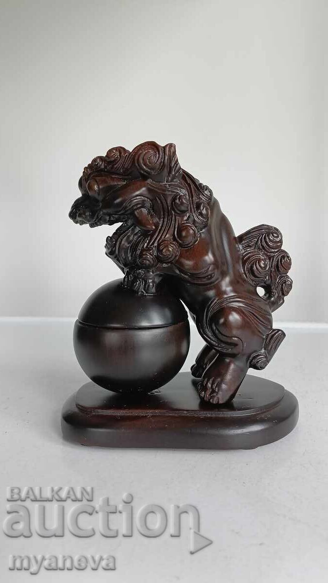 Кадилница за тамян от палисандрово дърво с куче Фу