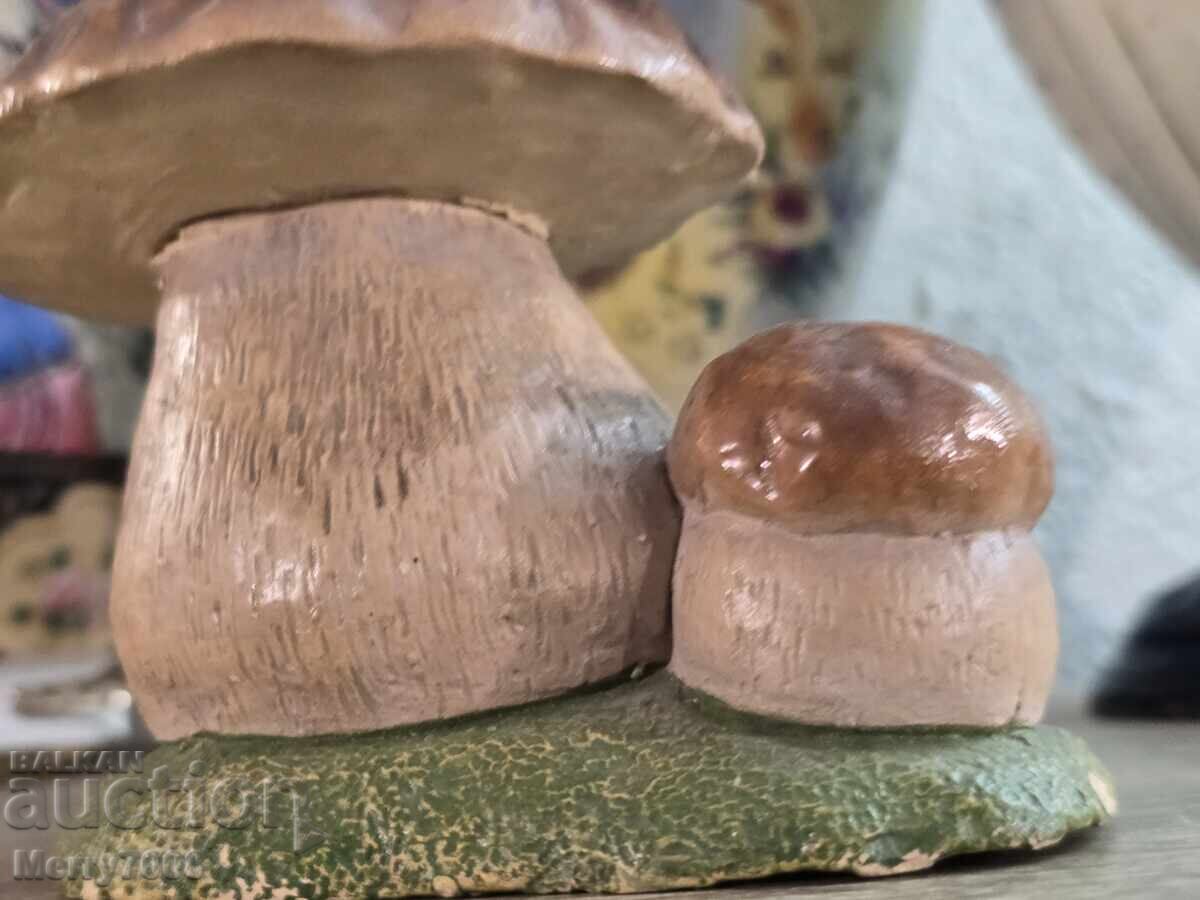 Sculptură ceramică unică lucrată manual, reprezentând o măiastră! cu preț € 35.00 | 68.45 BGN