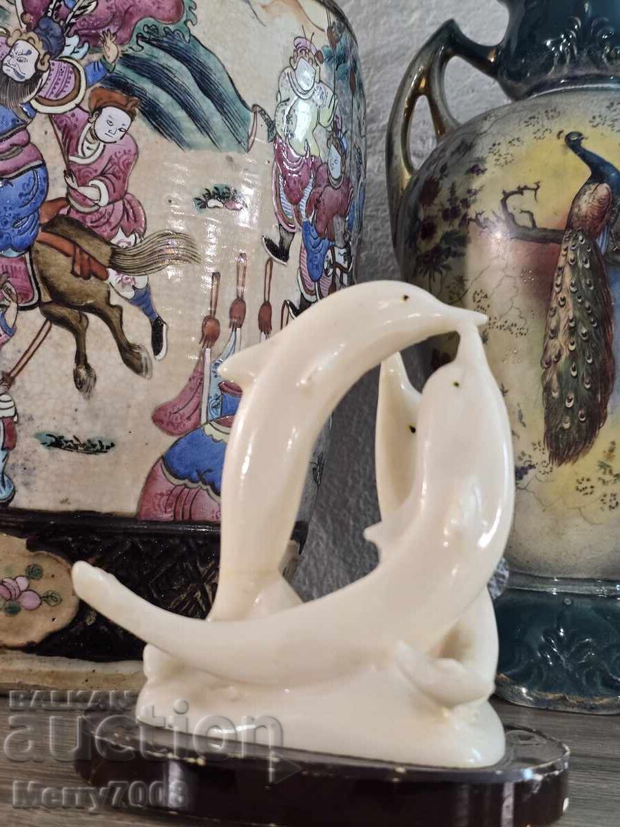Sculptură de colecție rafinată cu trei delfini împletiți! cu preț € 0.01 | 0.02 BGN