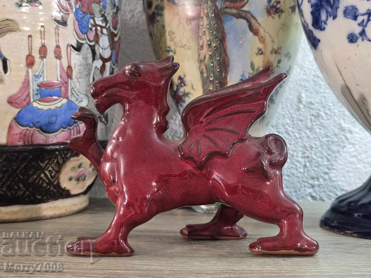 Изящна колекционерска порцеланова фигура на дракон !!!