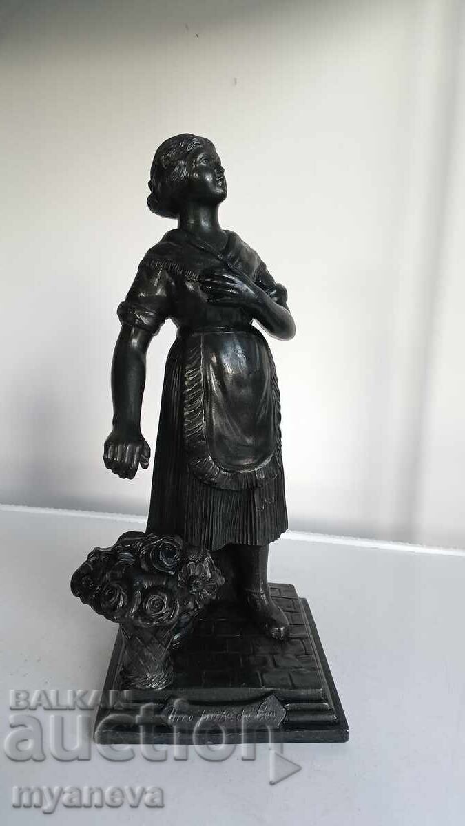 Statuetă franceză din metal, antică, în stil romantic cu preț € 130.00 | 254.26 BGN