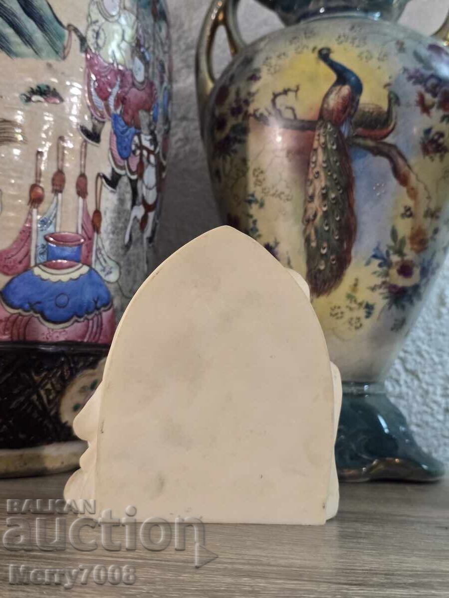 Доставка на Изящна резинова фигурка, изобразяваща младоженци !