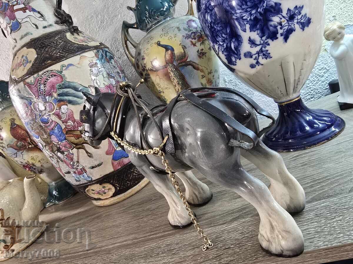 Licitație Figurină de colecție rafinată reprezentând un cal!
