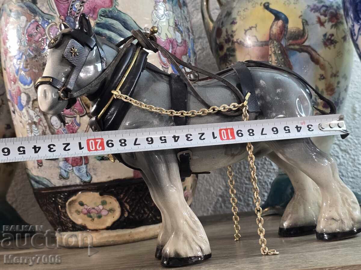 Figurină de colecție rafinată reprezentând un cal!