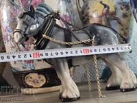 Exquisite collectible horse figurine!