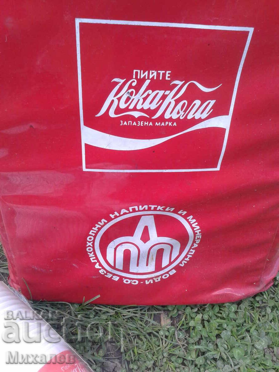 Delivery of Coca-Cola curious cups + bag Delivery of Coca-Cola curious cups + bag