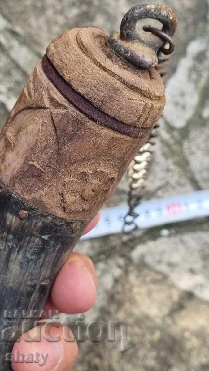 Παράδοση Μια πυριτιδαποθήκη