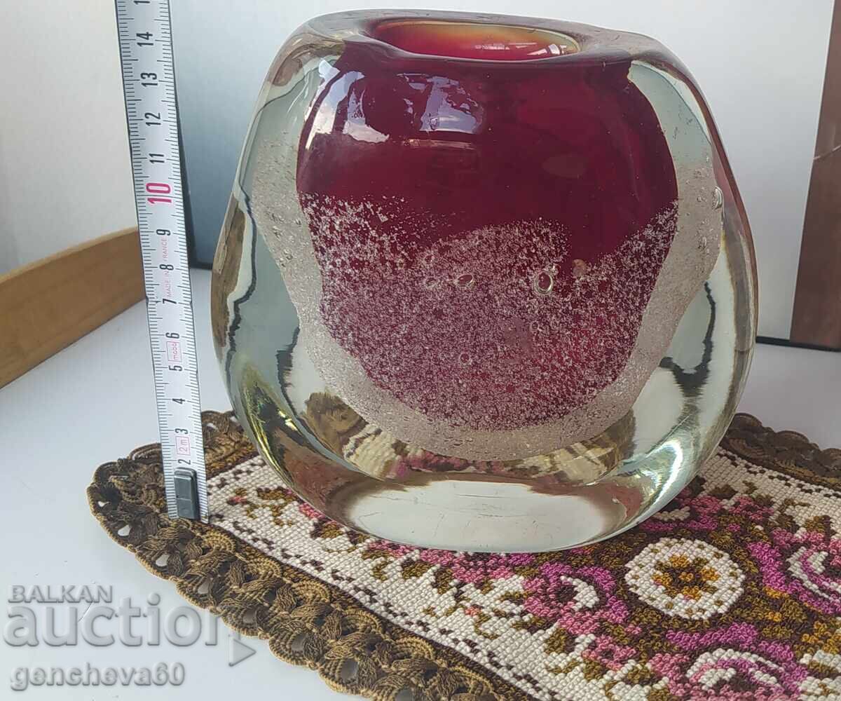 РЕТРО ВАЗА от цветно стъкло МОРАНО