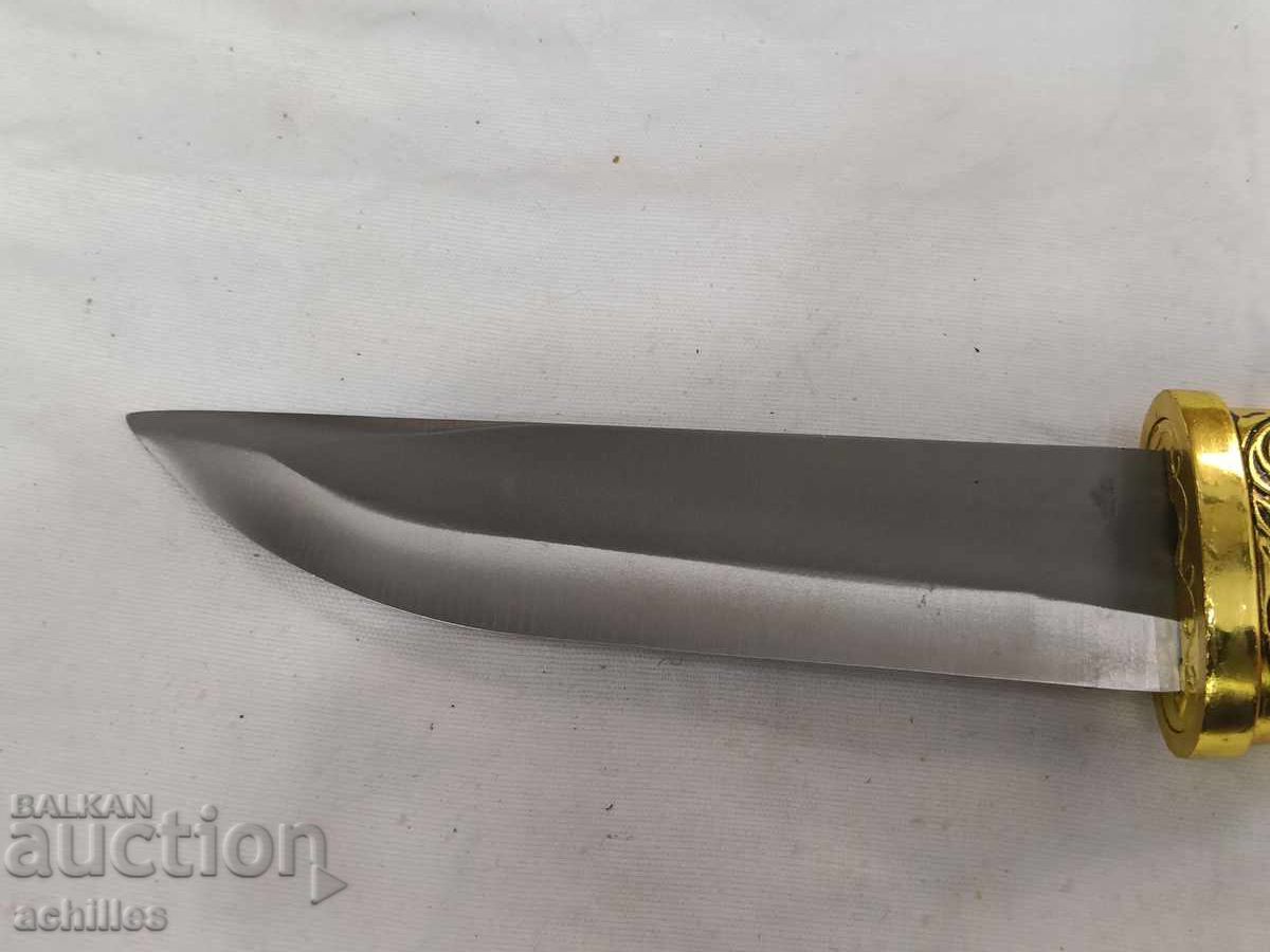 Delivery of Gold-plated hunting knife