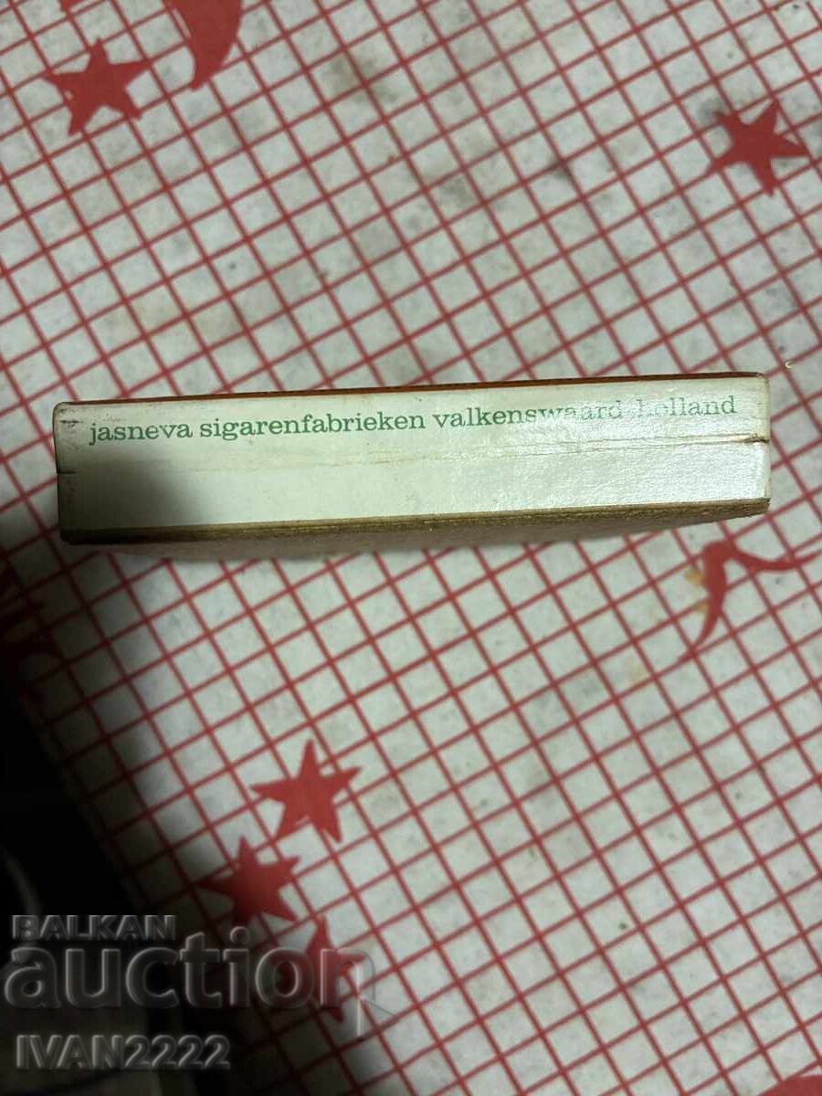 Livrarea Vând cutie veche de cigarillos