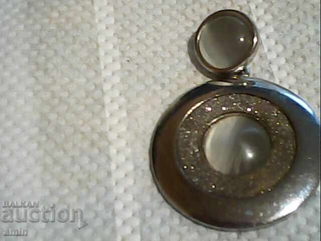 Δημοπρασία Επιχρυσωμένο κολιέ και μενταγιόν με φεγγαρόπετρα