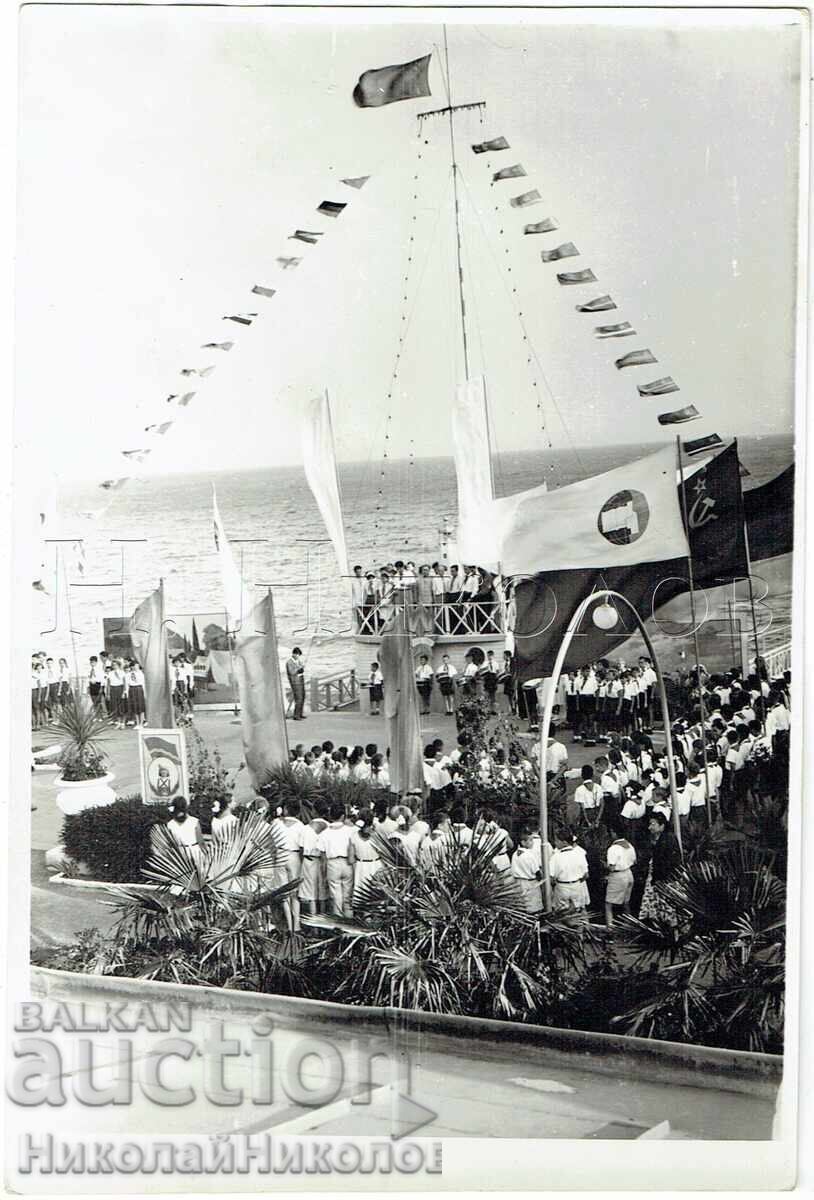 1958 FOTOGRAFIE VECHE MARE CRIMEEA GURZUF FESTIVAL AL PIONIERILOR J592